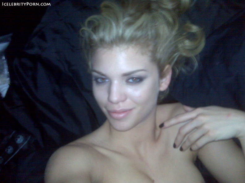 AnnaLynne McCord Nude, desnuda, xxx, hot pics (17)