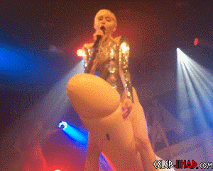 Miley Cyrus nude desnuda xxx hot pics video porno  (1)