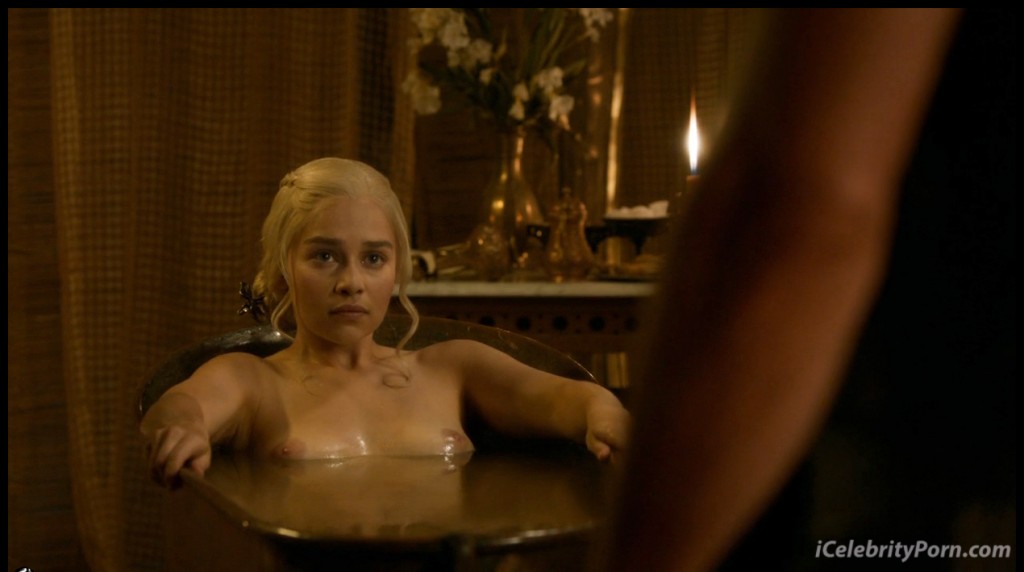 Game-Of-Trones-Nude-Desnudo-Emilia-Clarke-Desnuda-Fake-Hot-Sexy-escenas-calientes-porno-xxx-juego-de-tronos (18)