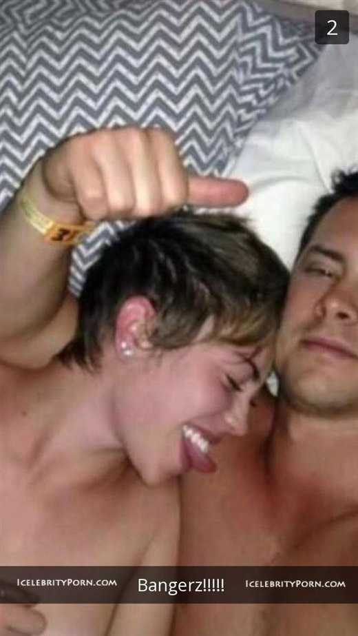 Miley Cyrus nude desnuda xxx hot pics video porno  (30)