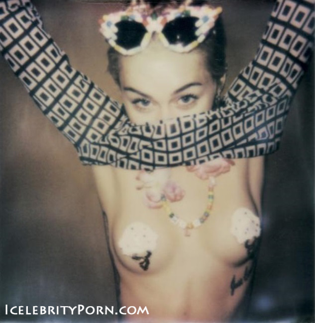 Miley Cyrus nude desnuda xxx hot pics video porno (65)