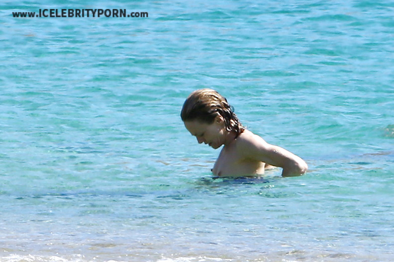 xxx Vanessa Paradis Fotos Desnuda PLAYA Porno-nudista-tetas-upskin-filtradas-hacker-senos-vagina-paparatzy-celebrity-nude (6)