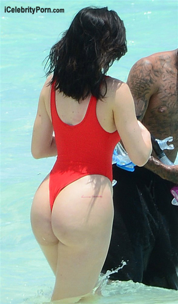 kylie-jenner-en-bokini-famosas-actrices-desnudas-modelos-usa-hot-xxx-12