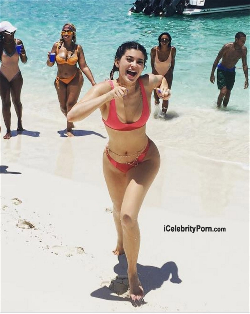 Sensuales Fotos de Kylie Jenner en Bikini disfrutando de la ...