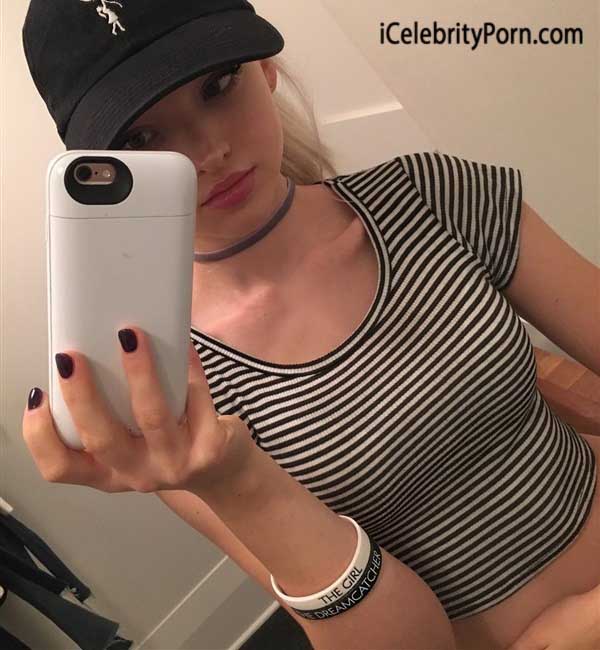 Dove Cameron Xxx Disney Porno Famosa Desnuda Mostrando Su Vagina