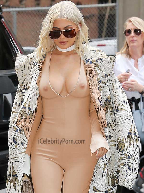 Tetas de Kylie Jenner Fotos Sexys Fake - iCelebrity-famosas-desnudas-fotos-icloud